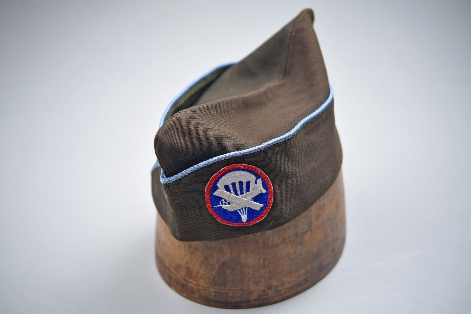 WWII U.S. ARMY PARATROOPER ENLISTED OD BROWN OVERSEAS CAP