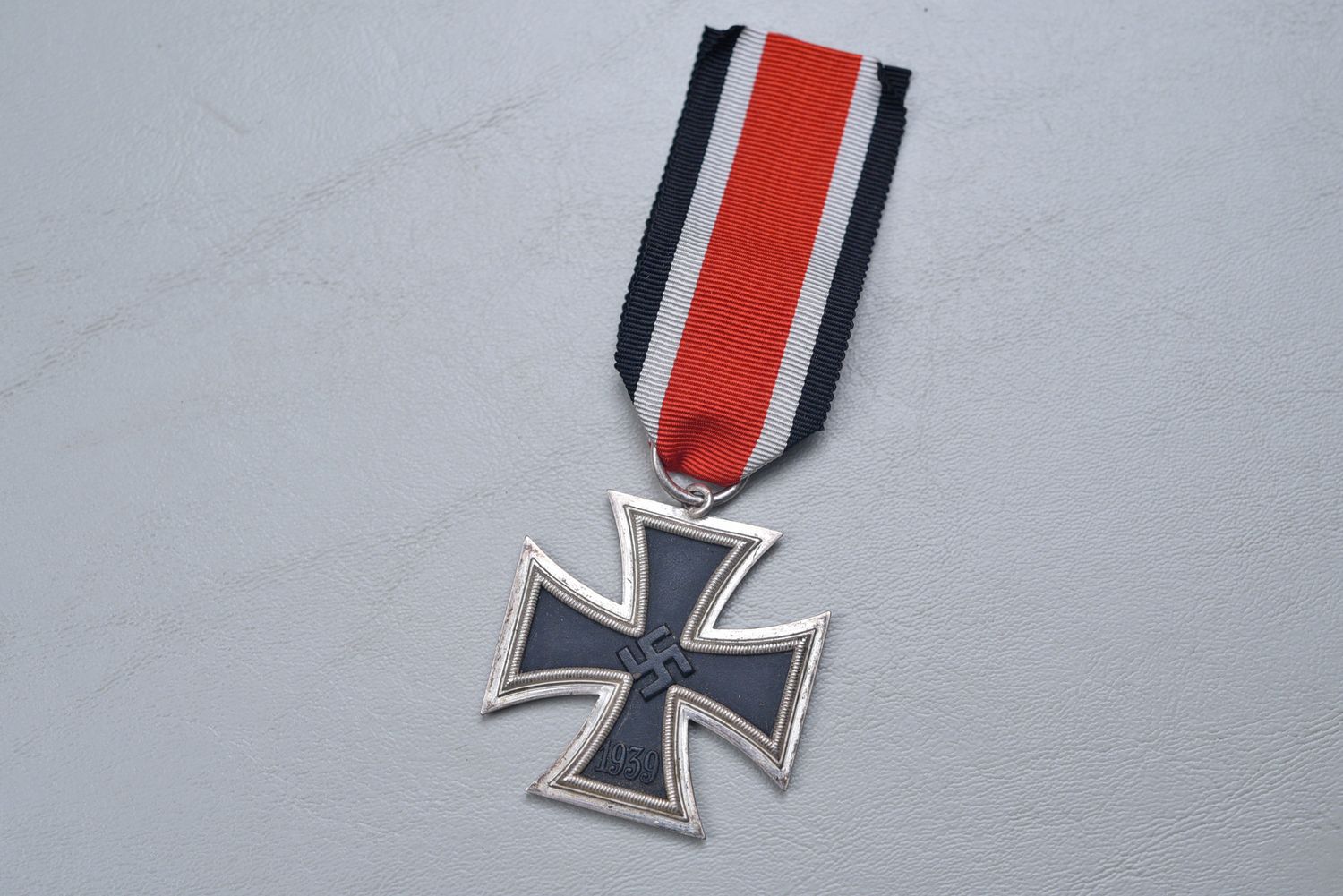 WWII GERMAN 1939 IRON CROSS 2nd CLASS