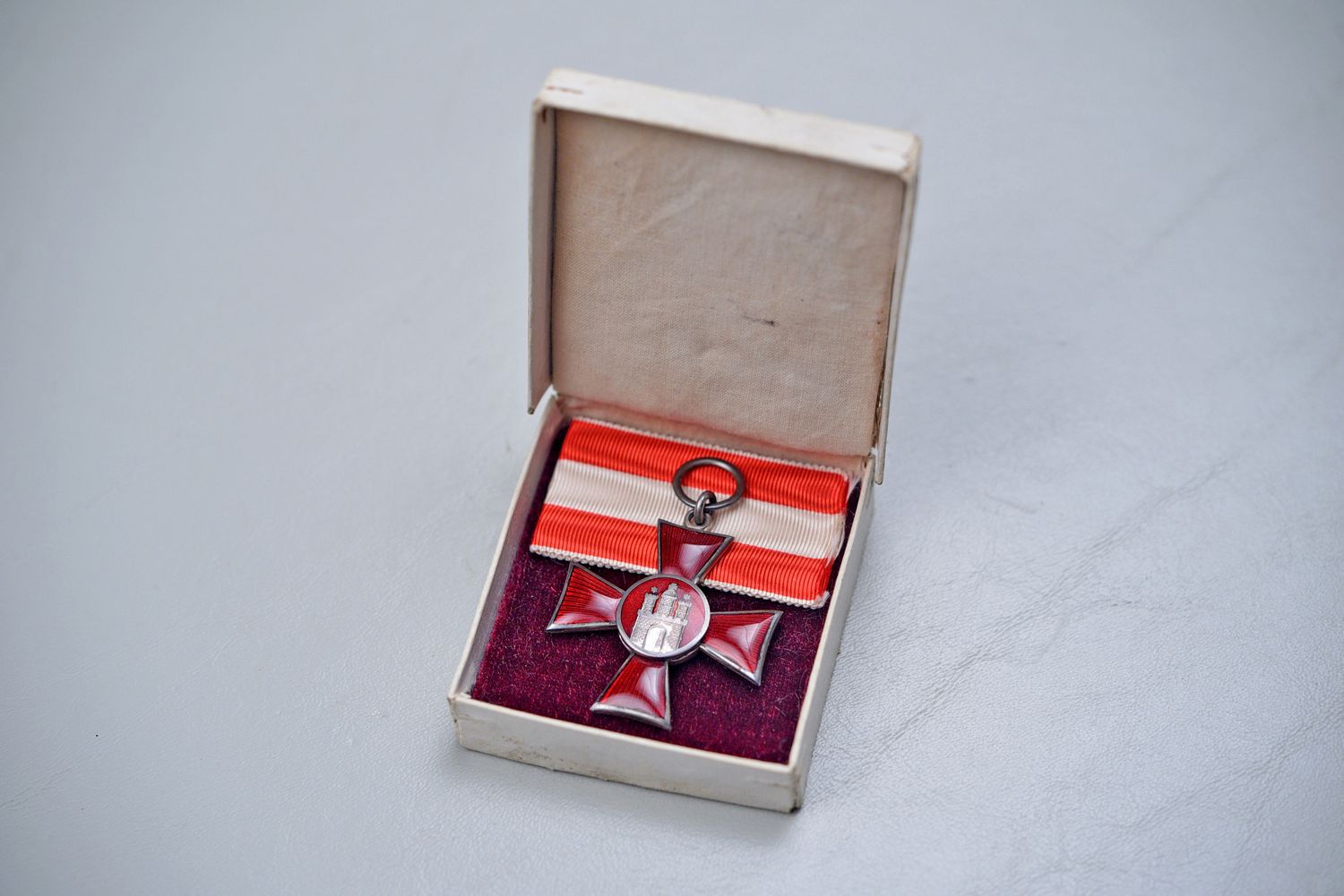 WWI GERMAN 1914-1918 HAMBURG HANSEATIC CROSS IN PRESENTATION BOX