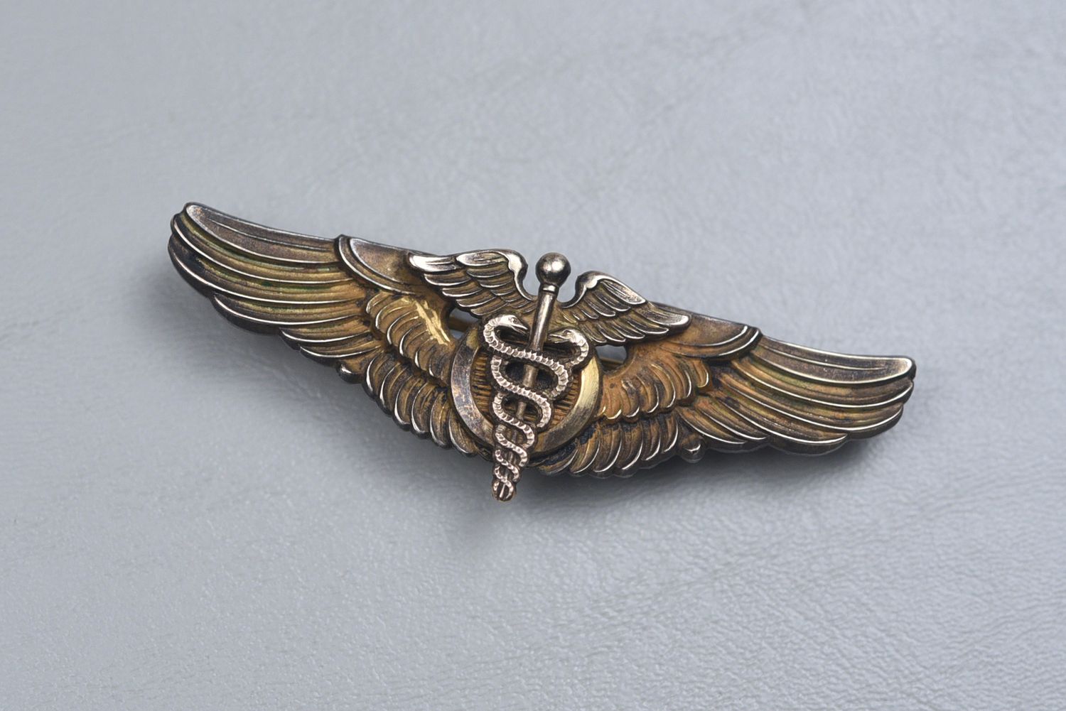 WWII U.S. ARMY AIR CORPS FLIGHT SURGEON WINGS BY AMICO - PINBACK, STERLING
