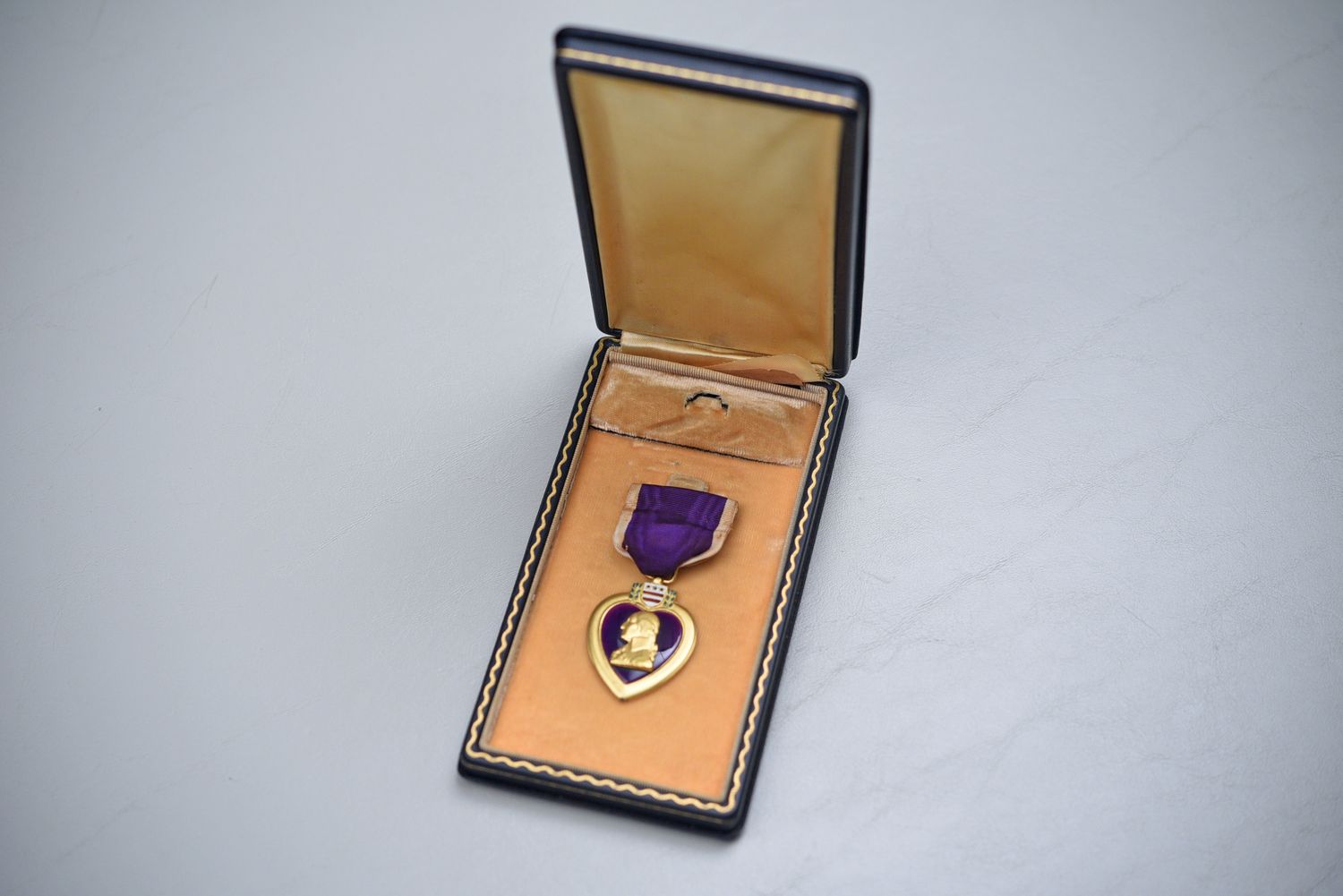 WWII U.S. PURPLE HEART MEDAL BY REX PRODUCTS IN CASE - NUMBERED