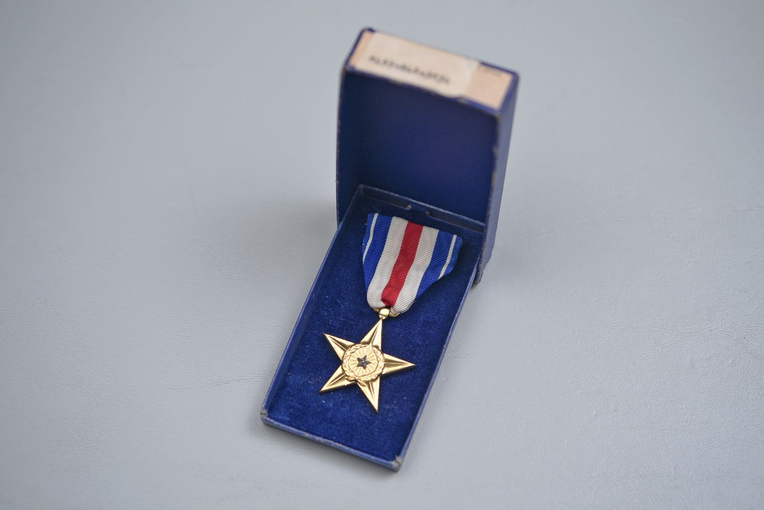WWII U.S. SILVER STAR MEDAL IN BLUE BOX OF ISSUE