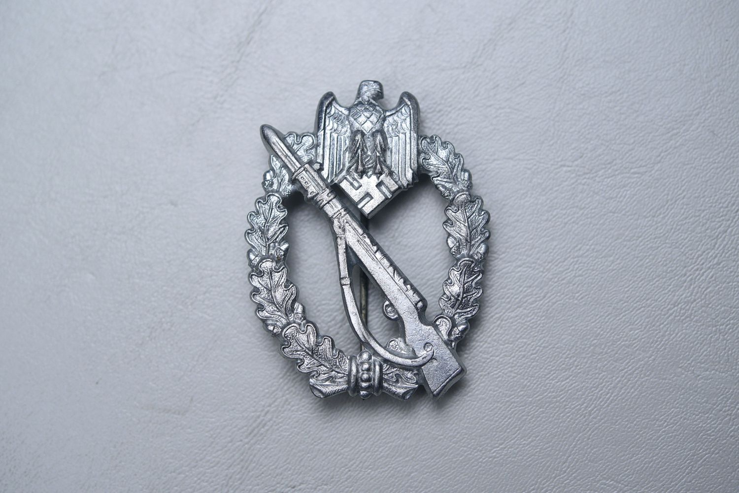 WWII GERMAN INFANTRY ASSAULT BADGE BY S.H.u.CO. 41