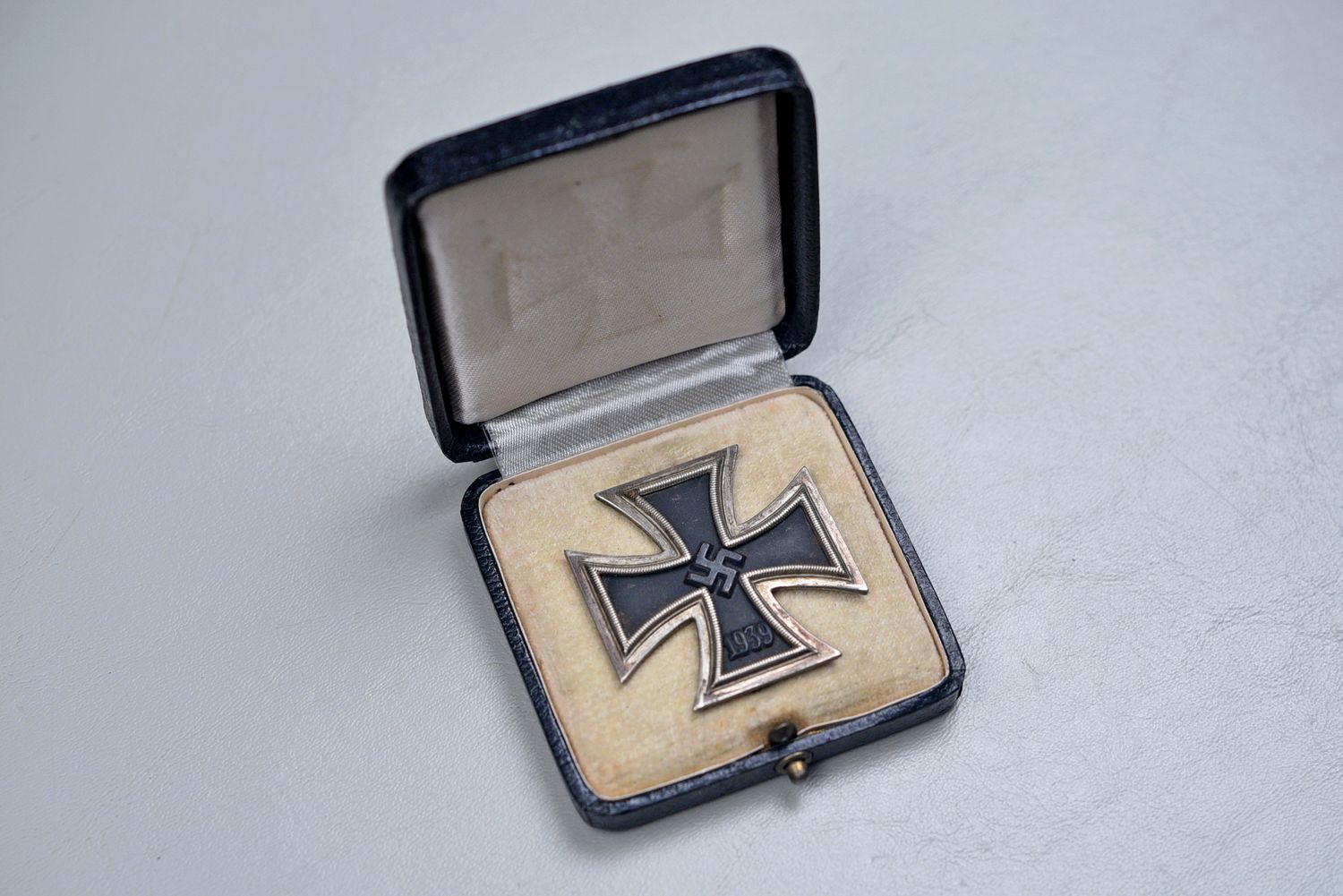 WWII GERMAN 1939 IRON CROSS 1st CLASS BY MEYBAUER IN CASE