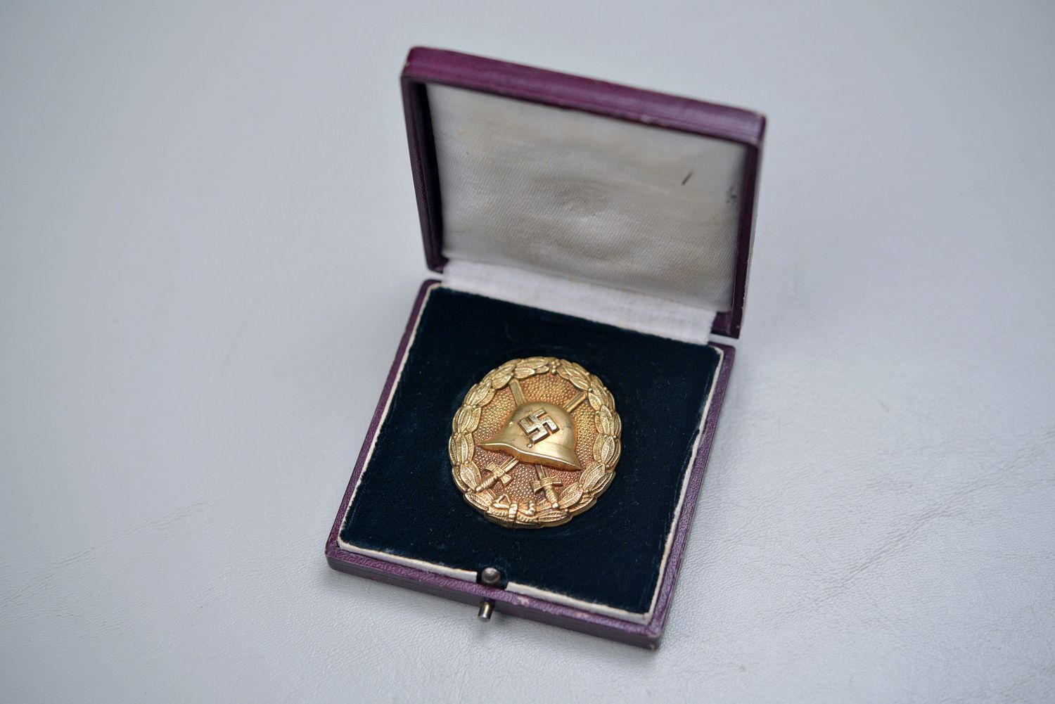 WWII GERMAN 1936 &#39;SPANISH&#39; TYPE WOUND BADGE IN GOLD - CASED