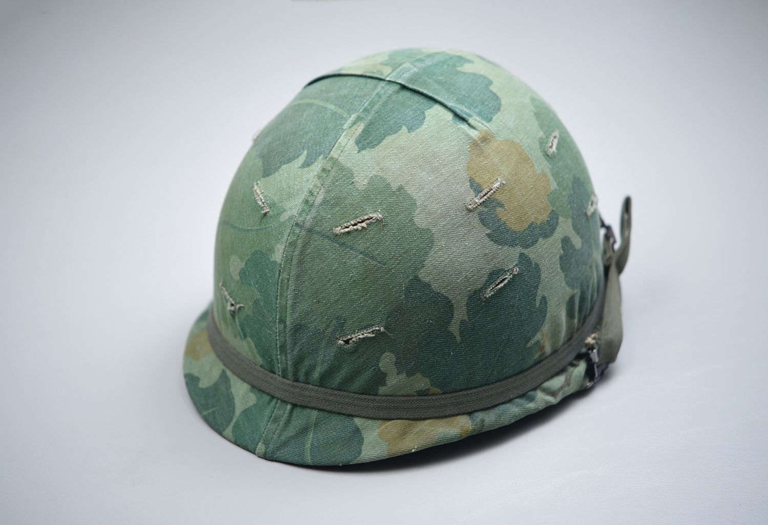 VIETNAM WAR M1 HELMET w/MITCHELL CAMOUFLAGED TWILL COVER - DATED &#39;65&#39;