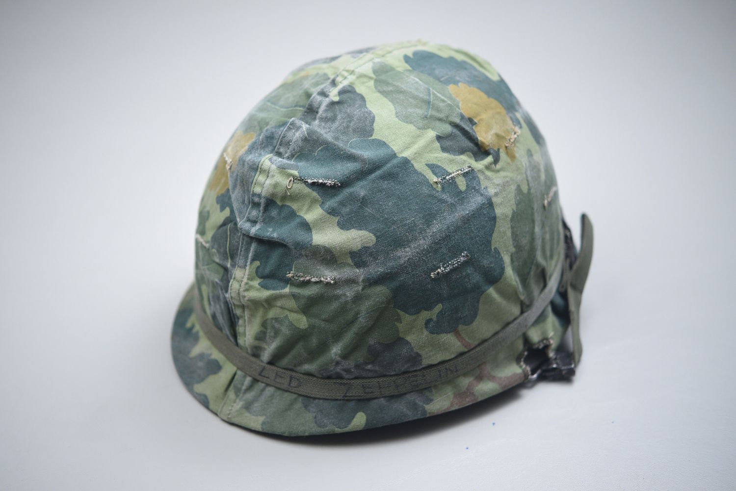 VIETNAM WAR M1 HELMET w/MITCHELL CAMOUFLAGED COVER - DATED &#39;65&#39;