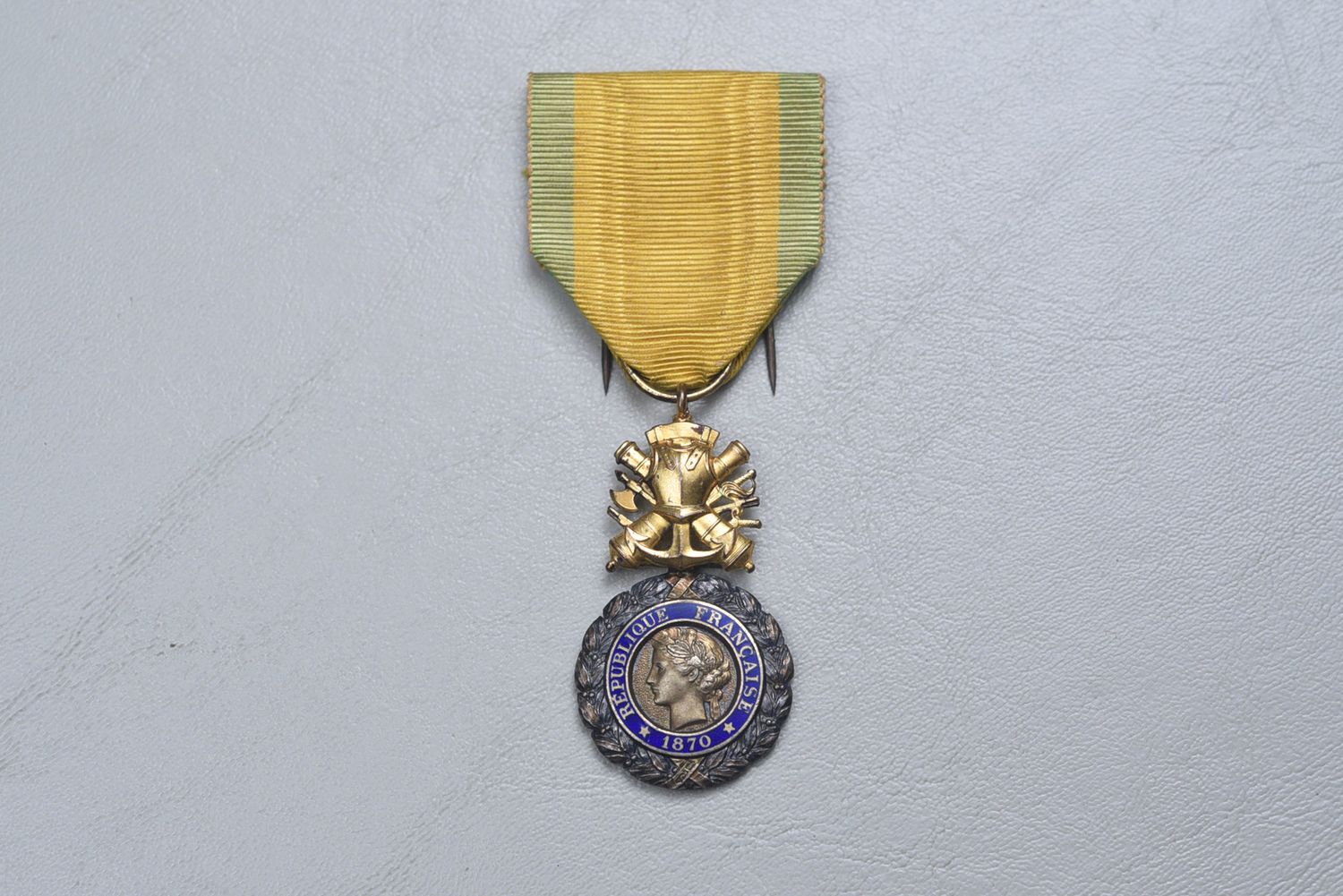 WWI FRENCH MEDAILLE MILITAIRE w/DUAL PIN ASSEMBLY