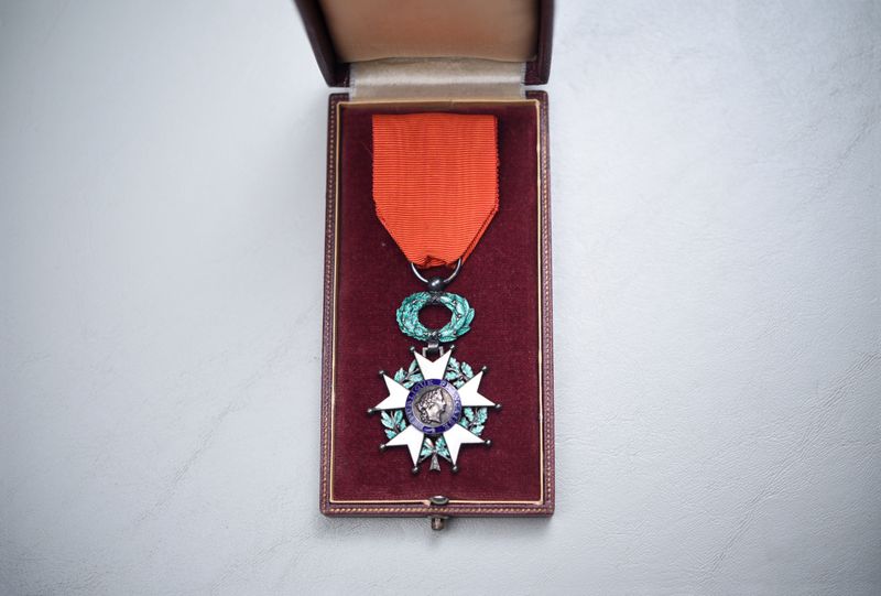 WWII FRENCH LEGION OF HONOR CHEVALIER IN CASE