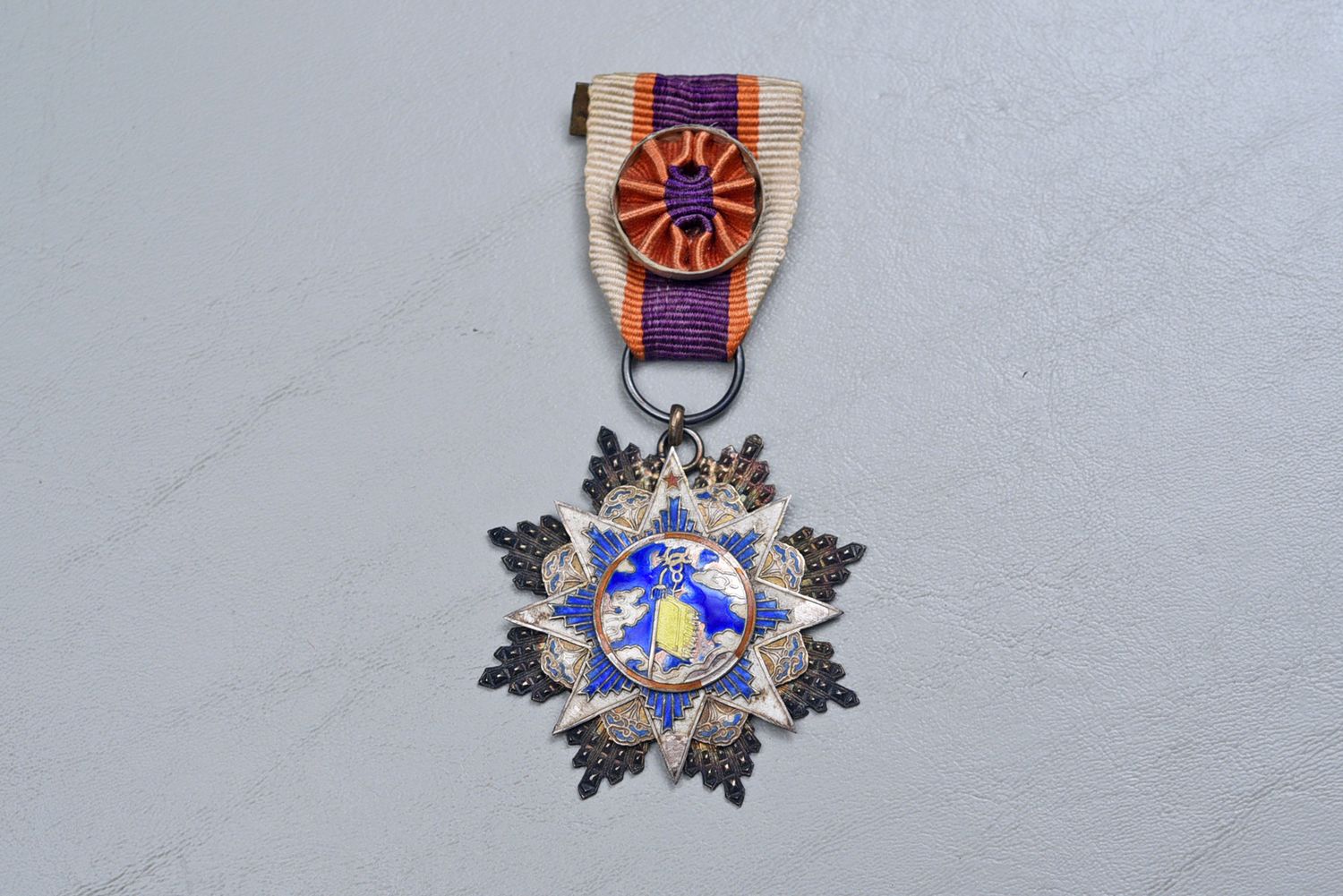 WWII CHINESE ORDER OF THE CLOUD AND BANNER 6th CLASS
