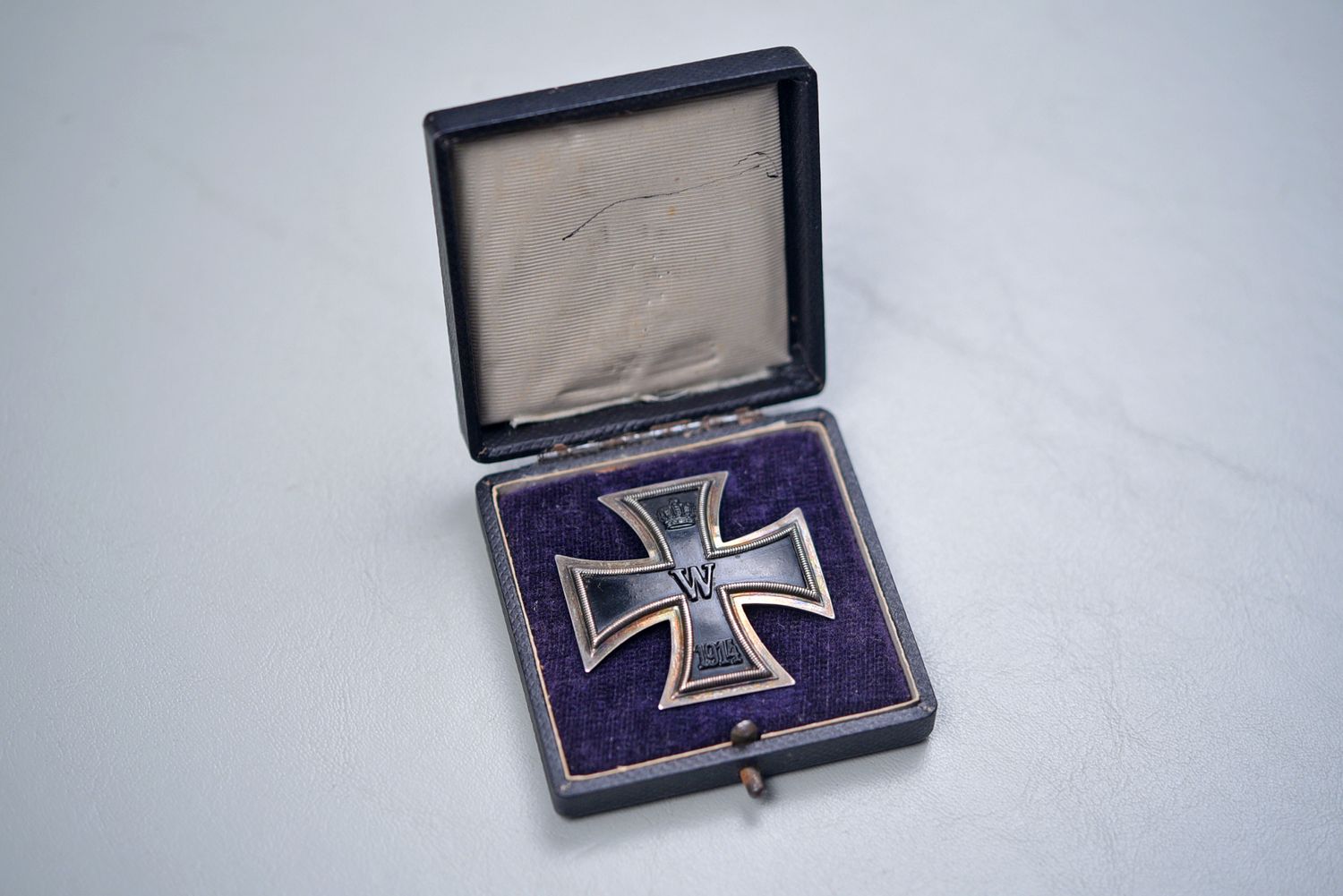 WWI GERMAN 1914 IRON CROSS 1st CLASS IN PRESENTATION CASE - DELUXE TYPE