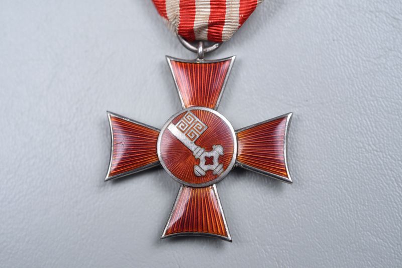 WWI GERMAN CITY OF BREMEN HANSEATIC CROSS ON EXTRA LONG RIBBON