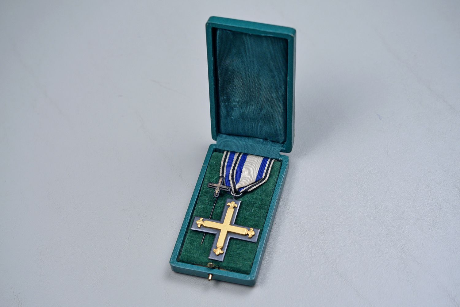 WWI GERMAN FREIKORPS BALTIC CROSS w/STICK PIN IN PRESENTATION CASE