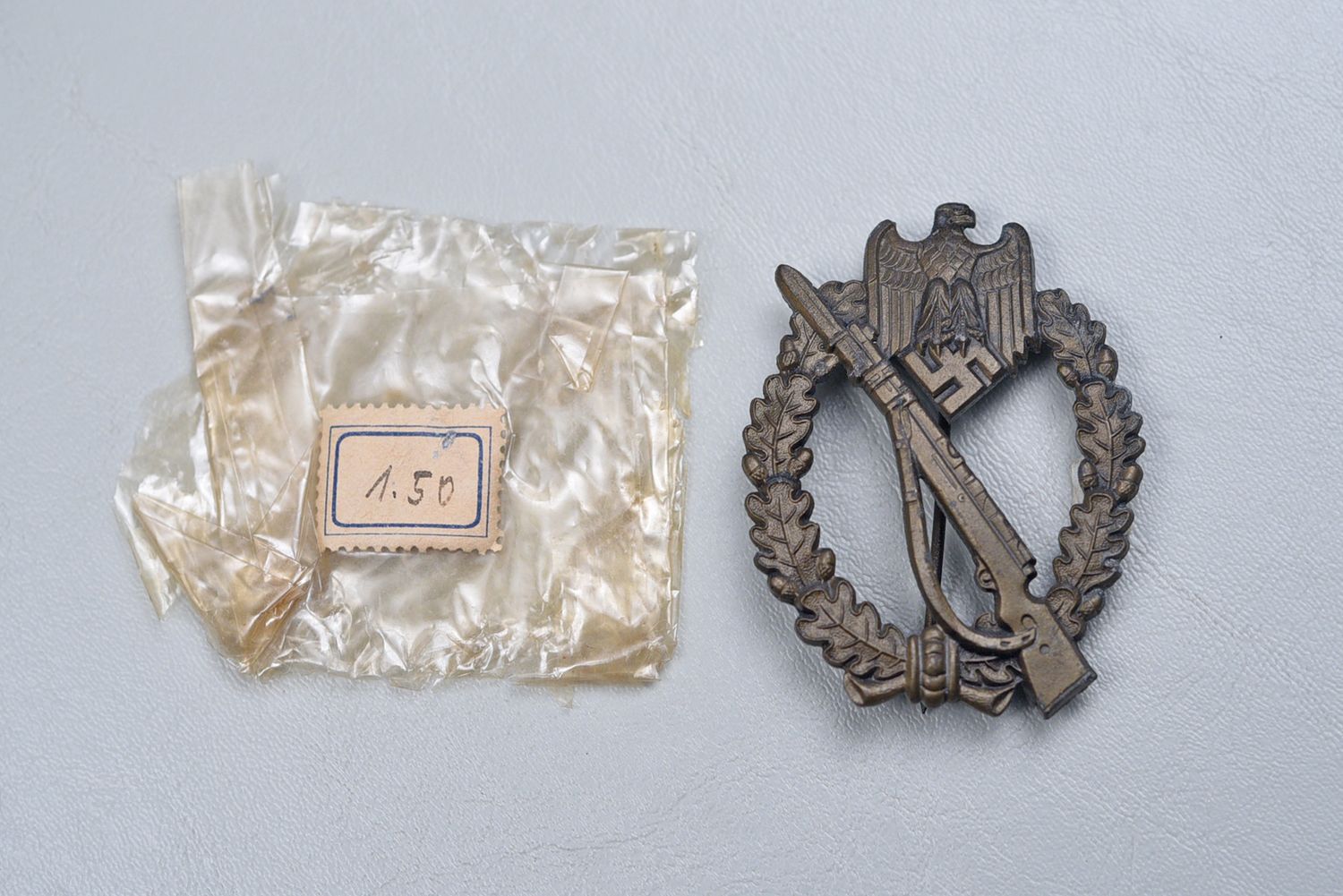 WWII GERMAN INFANTRY ASSAULT BADGE IN BRONZE w/GLASSINE PACKET