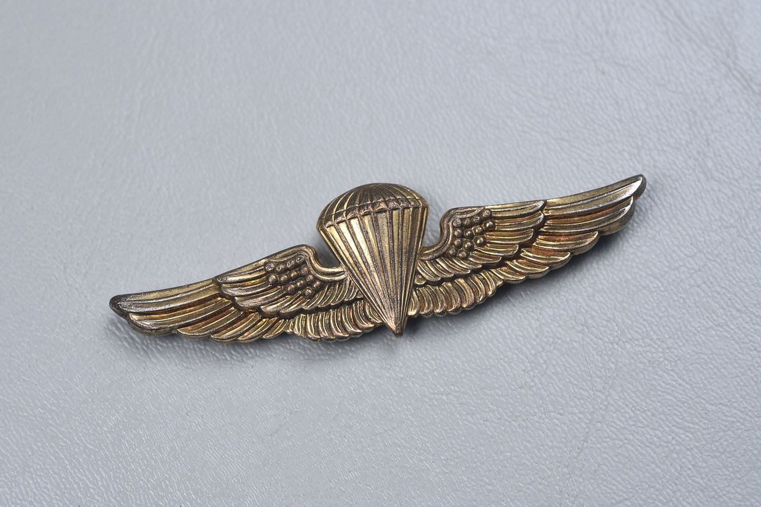 KOREAN WAR U.S. MARINE CORPS PARAMARINE WING - PINBACK