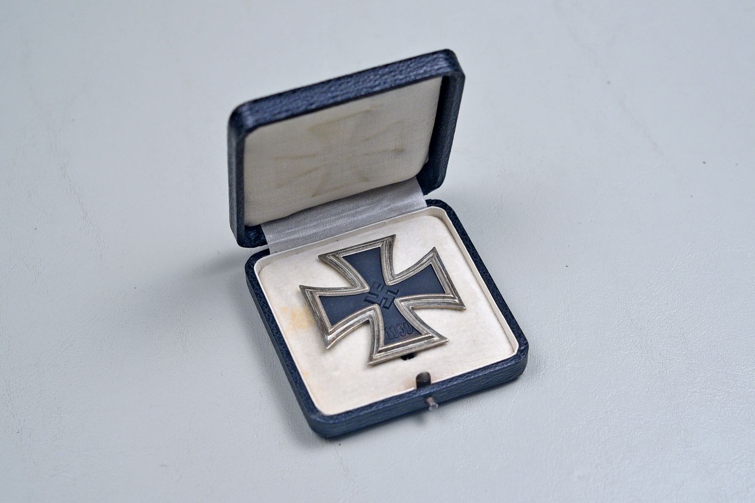 WWII GERMAN 1939 IRON CROSS 1st CLASS IN PRESENTATION CASE
