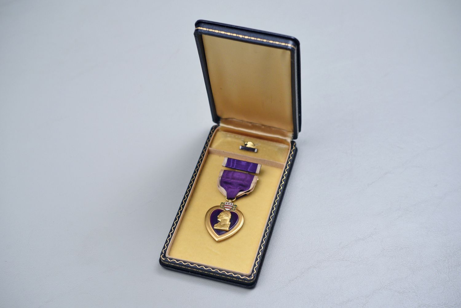 WWII U.S. PURPLE HEART MEDAL - CASED