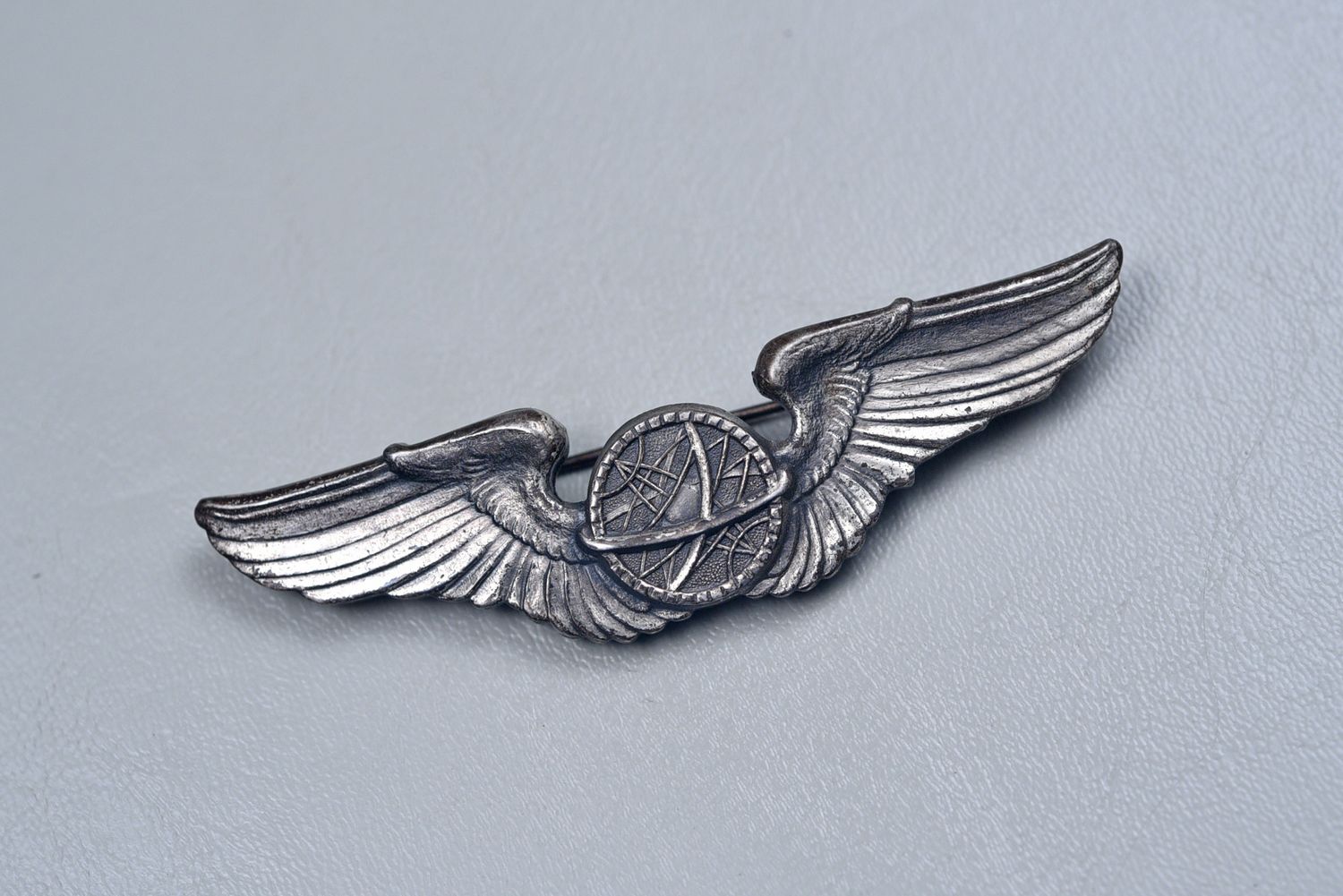 WWII U.S. ARMY AIR CORPS NAVIGATOR&#39;S WINGS BY A.E. CO. UTICA - STERLING