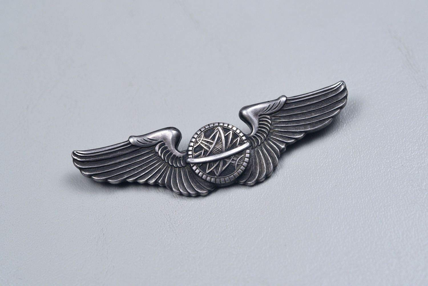 WWII U.S. ARMY AIR CORPS NAVIGATOR&#39;S WINGS - BELL PATTERN, STERLING