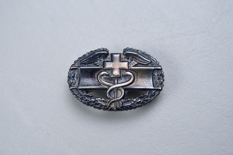 VIETNAM WAR U.S. ARMY MEDIC'S BADGE BY SIMON - STERLING VIETNAM WAR U.S. ARMY MEDIC'S BADGE BY SIMON - STERLING