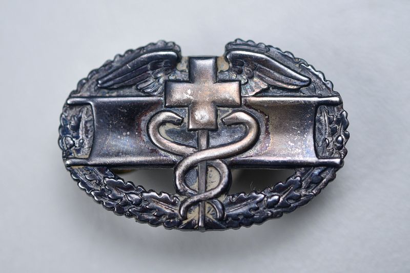 VIETNAM WAR U.S. ARMY MEDIC'S BADGE BY SIMON - STERLING