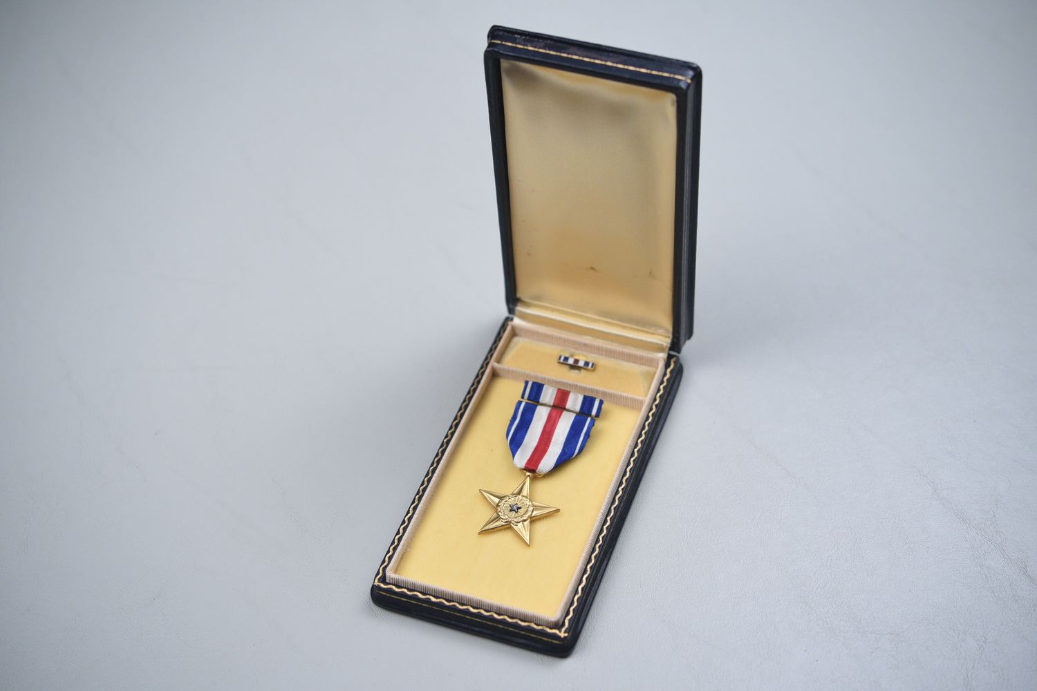 WWII U.S. SILVER STAR MEDAL IN CASE