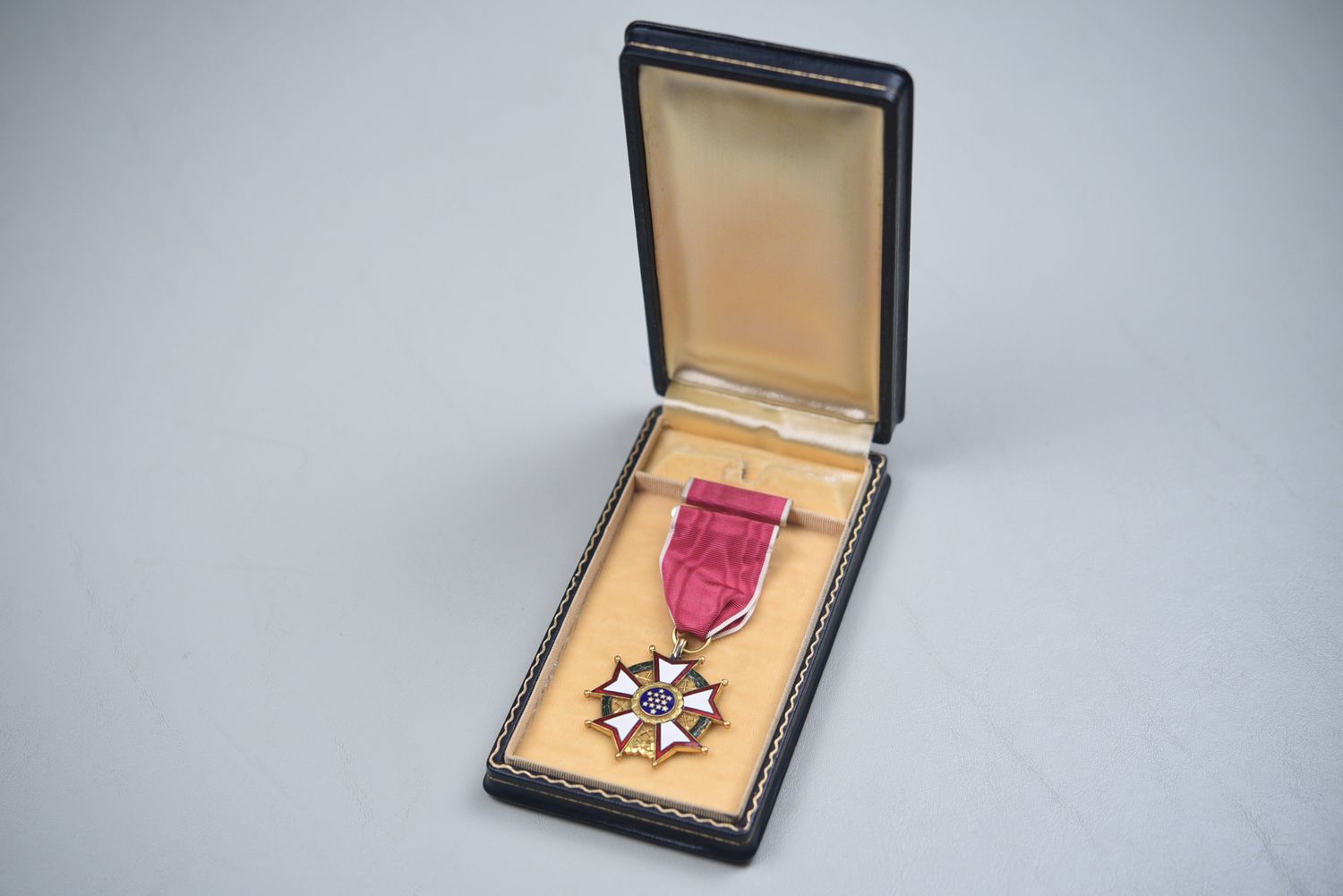 WWII U.S. LEGION OF MERIT, LEGIONNAIRE IN CASE – EARLY WAR