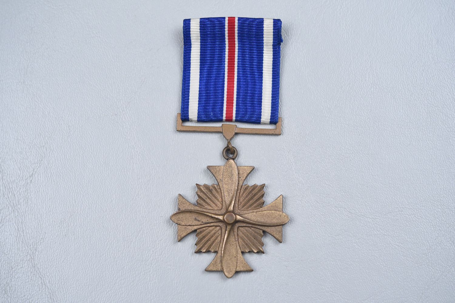 WWII U.S. NAVY DISTINGUISHED FLYING CROSS - THICK PLANCHET