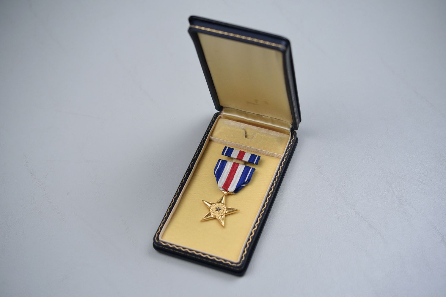 WWII U.S. SILVER STAR MEDAL IN CASE