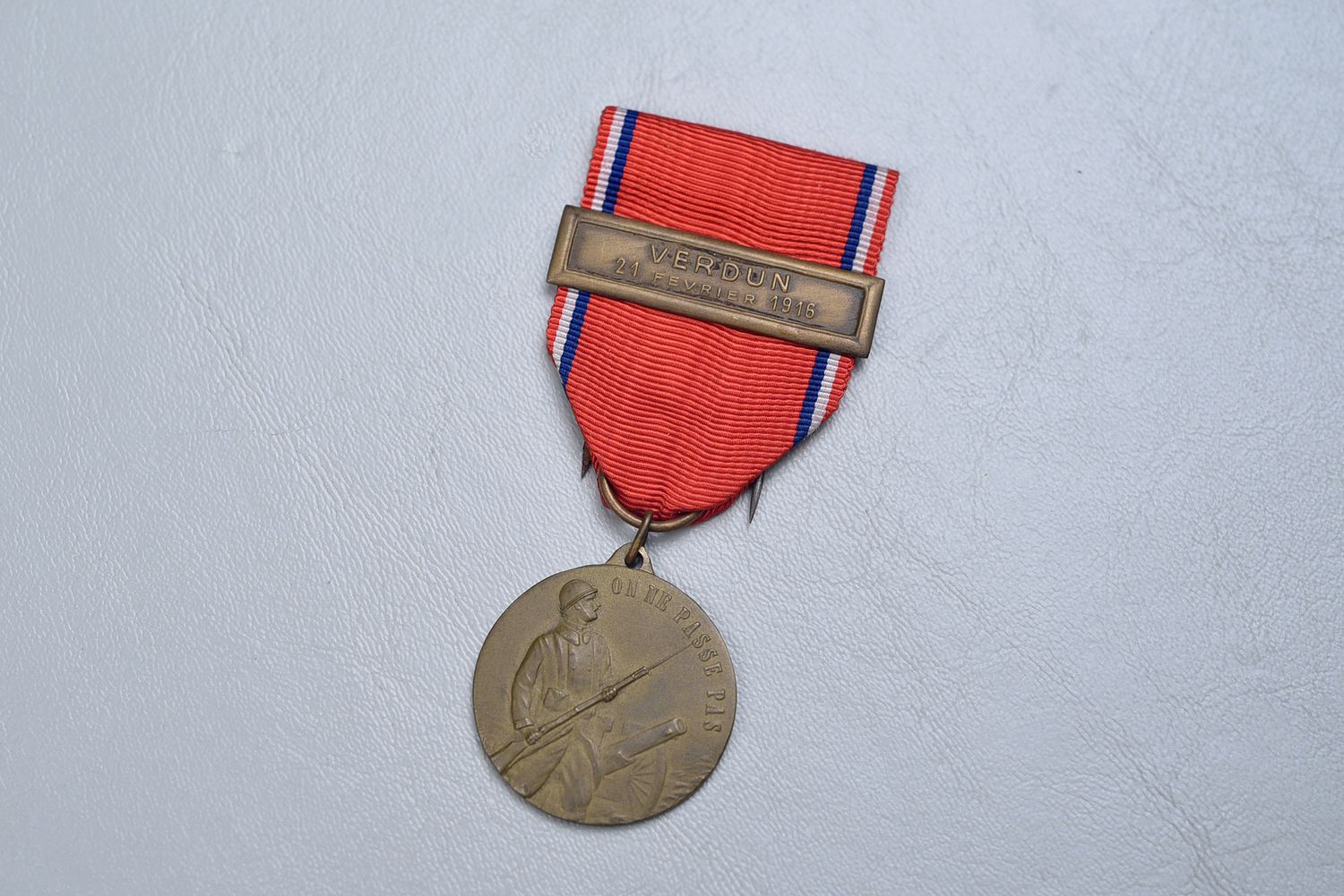 WWI VERDUN MEDAL w/BAR - AUGIER VERSION, TYPE 1 BAR