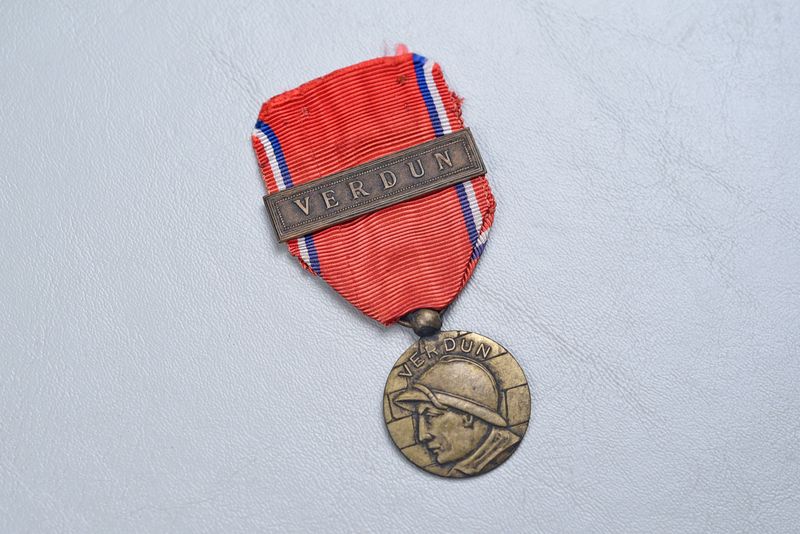 WWI VERDUN MEDAL w/BAR - ANONYMOUS VERSION - TYPE 6 BAR WWI VERDUN MEDAL w/BAR - ANONYMOUS VERSION - TYPE 6 BAR