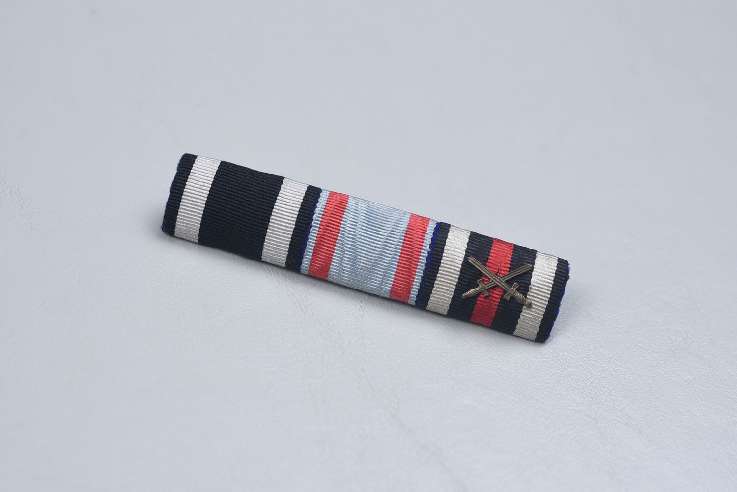 WWI GERMAN 1914 IRON CROSS 3-PLACE RIBBON BAR w/HESSEN BRAVERY MEDAL - 1-INCH RIBBONS