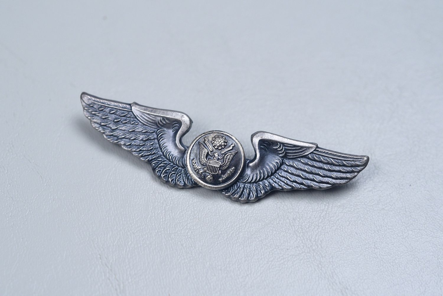 WWII U.S. ARMY AIR CORPS BRITISH MADE AIR CREW WING BY J.R. GAUNT - PINBACK