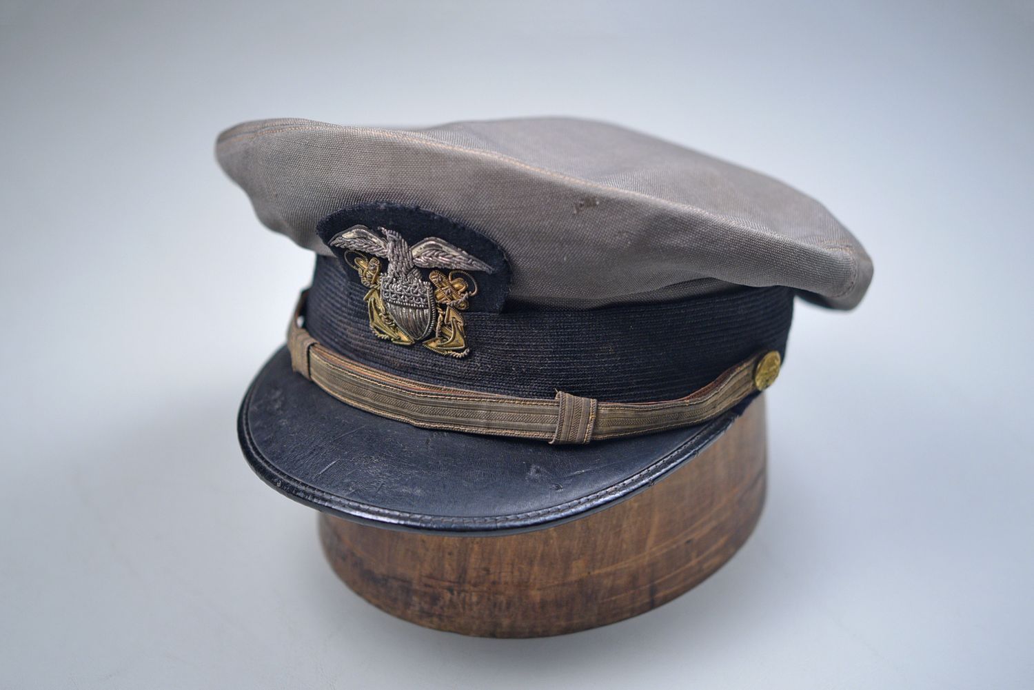 WWII U.S. NAVAL AVIATOR OFFICERS VISOR HAT - NAMED