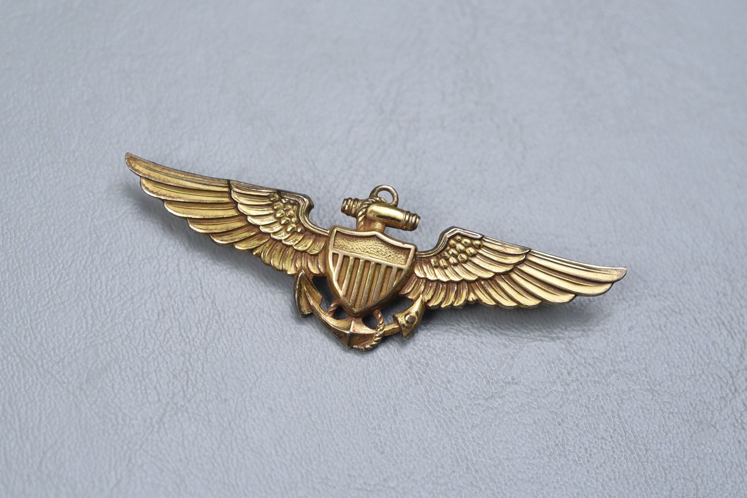 WWII U.S. NAVY/MARINE CORPS AVIATORS WING BY BALFOUR - PINBACK