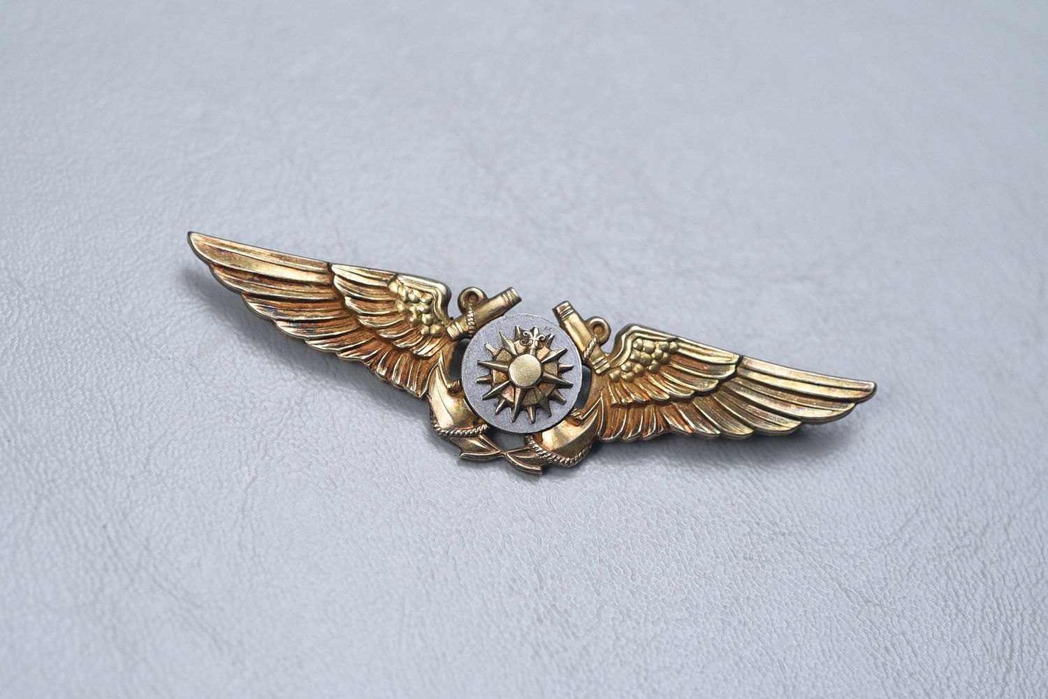 WWII U.S. NAVAL NAVIGATOR WING BY H&amp;H - PINBACK, STERLING