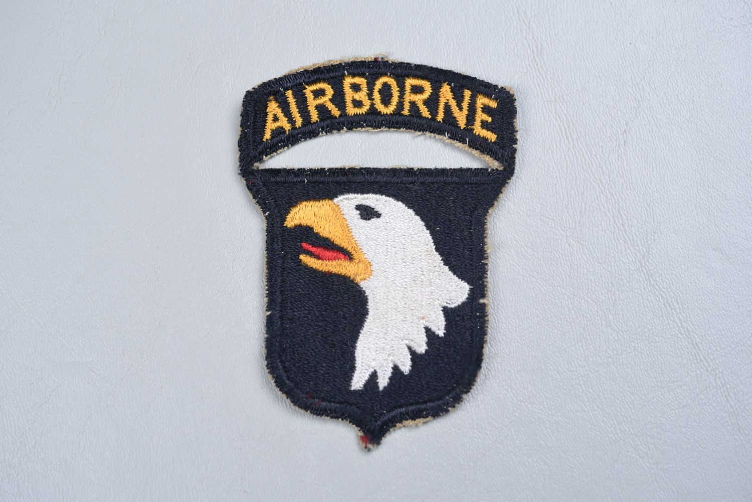 WWII U.S. 101st AIRBORNE DIVISION SHOULDER PATCH – TYPE 4, AMEBA EYE