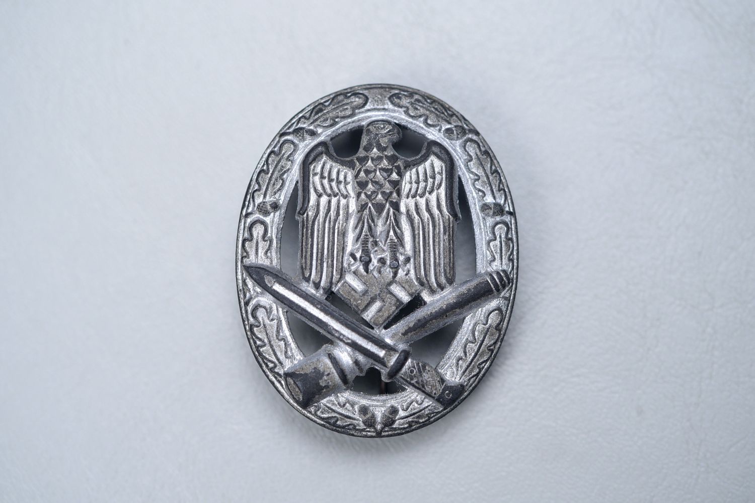 WWII GERMAN GENERAL ASSAULT BADGE - SOLID CONSTRUCTION