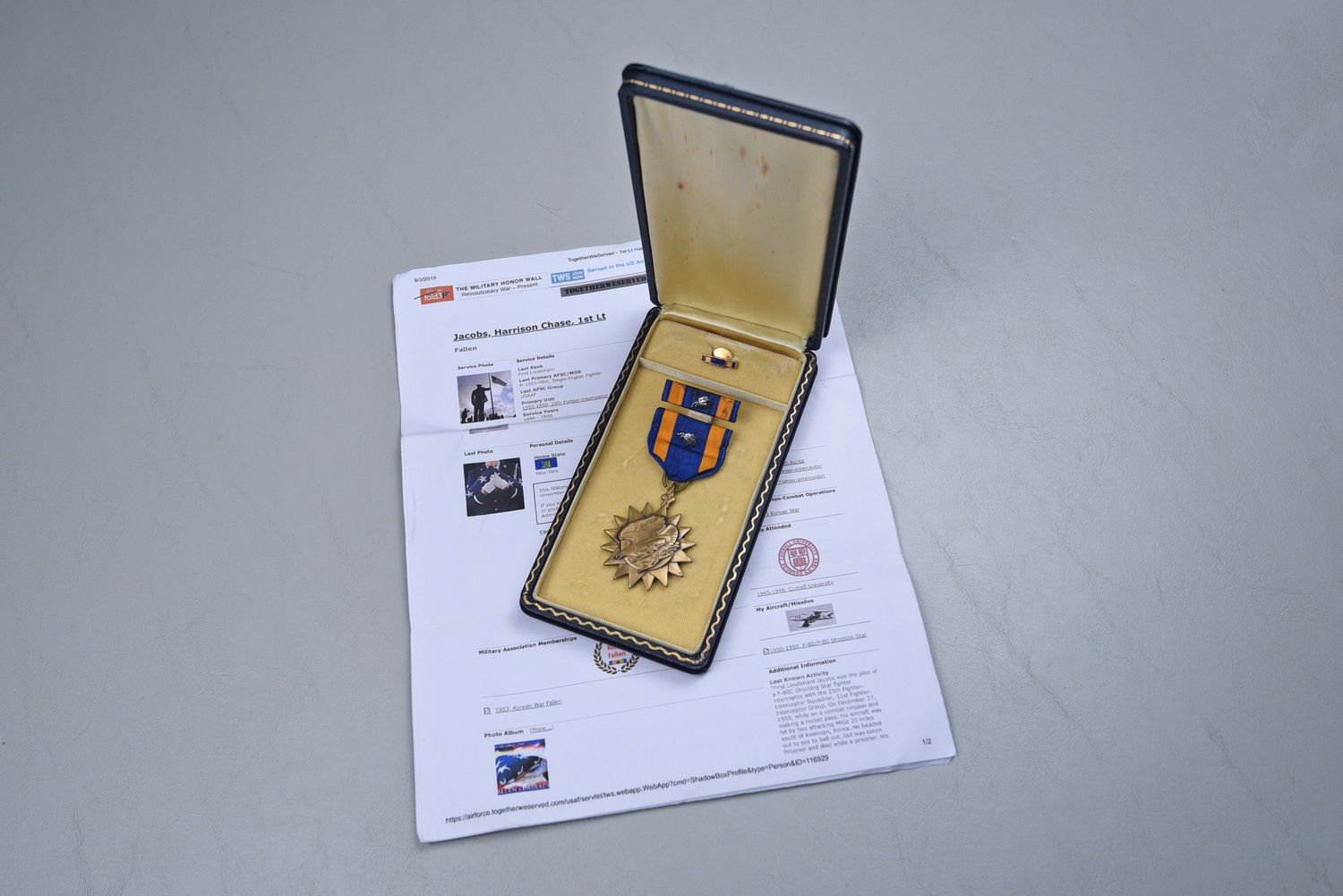KOREAN WAR U.S. AIR FORCE AIR MEDAL TO PILOT, CAPTURED, &amp; DIED IN CAPTIVITY