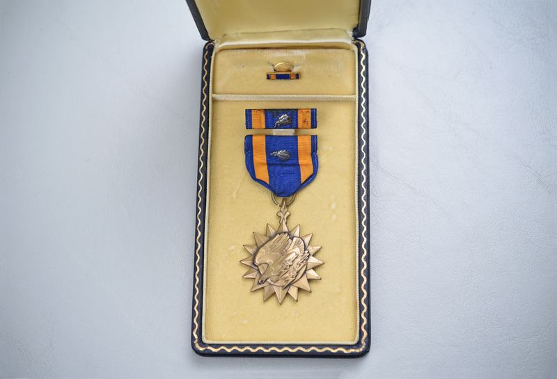 KOREAN WAR U.S. AIR FORCE AIR MEDAL TO PILOT, CAPTURED, & DIED IN CAPTIVITY