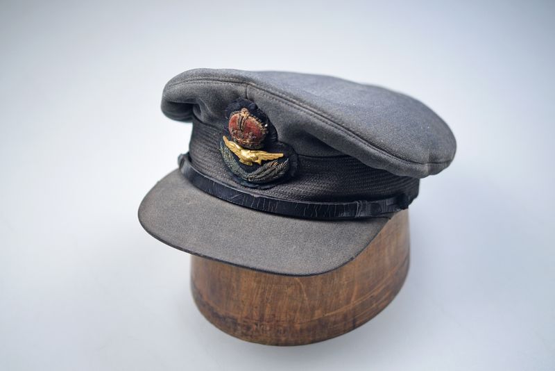 WWII BRITISH ROYAL AIR FORCE OFFICER'S VISOR HAT WWII BRITISH ROYAL AIR FORCE OFFICER'S VISOR HAT