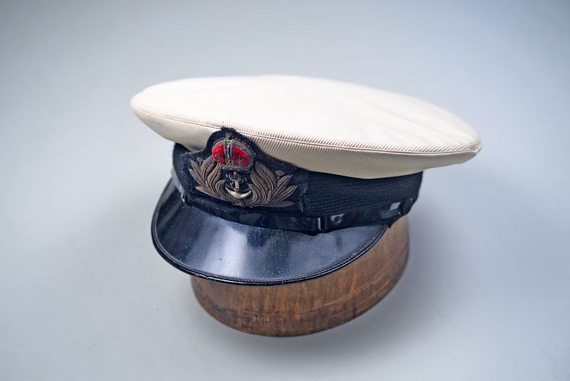 WWII BRITISH ROYAL NAVY OFFICER'S VISOR HAT WWII BRITISH ROYAL NAVY OFFICER'S VISOR HAT