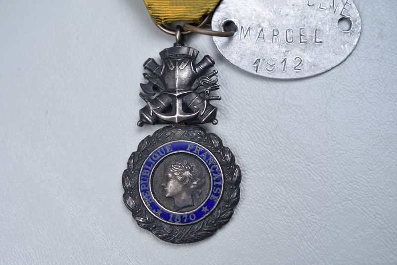 WWI FRENCH MEDAILLE MILITAIRE MEDAL w/ATTACHED DOG TAG