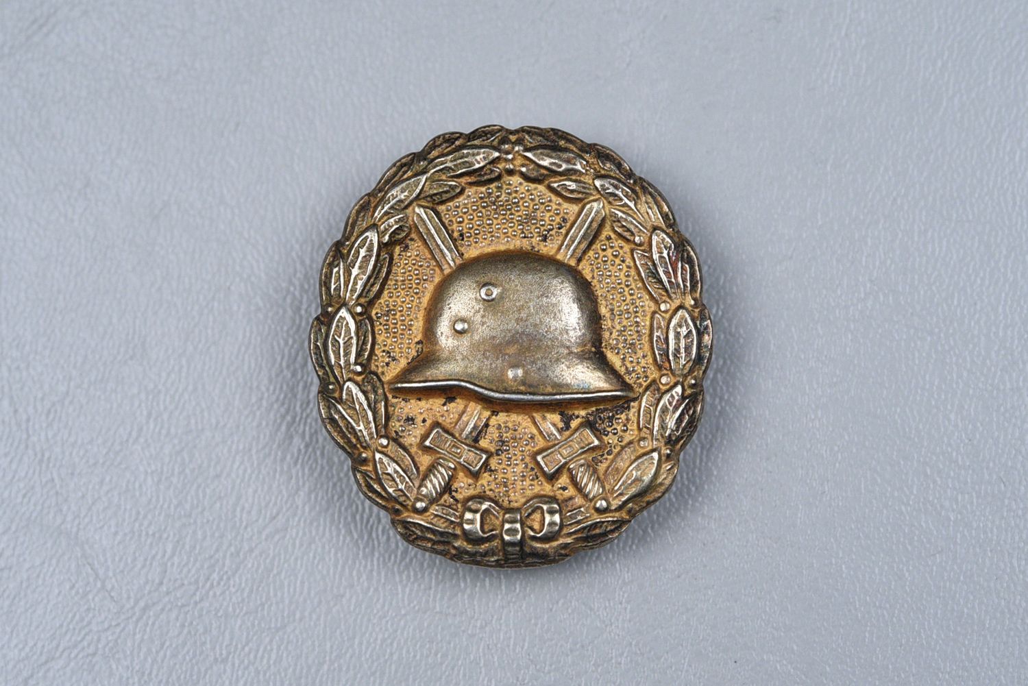 WWI GERMAN MODEL 1918 WOUND BADGE IN GOLD – NEAR MINT