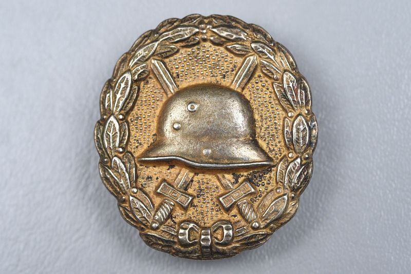 WWI GERMAN MODEL 1918 WOUND BADGE IN GOLD – NEAR MINT
