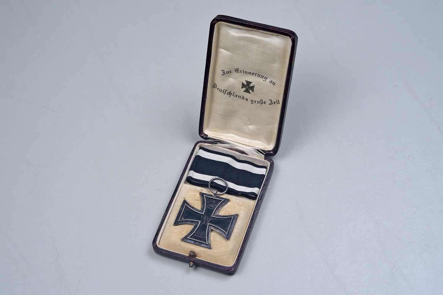 WWI GERMAN 1914 IRON CROSS 2nd CLASS IN PRESENTATION CASE