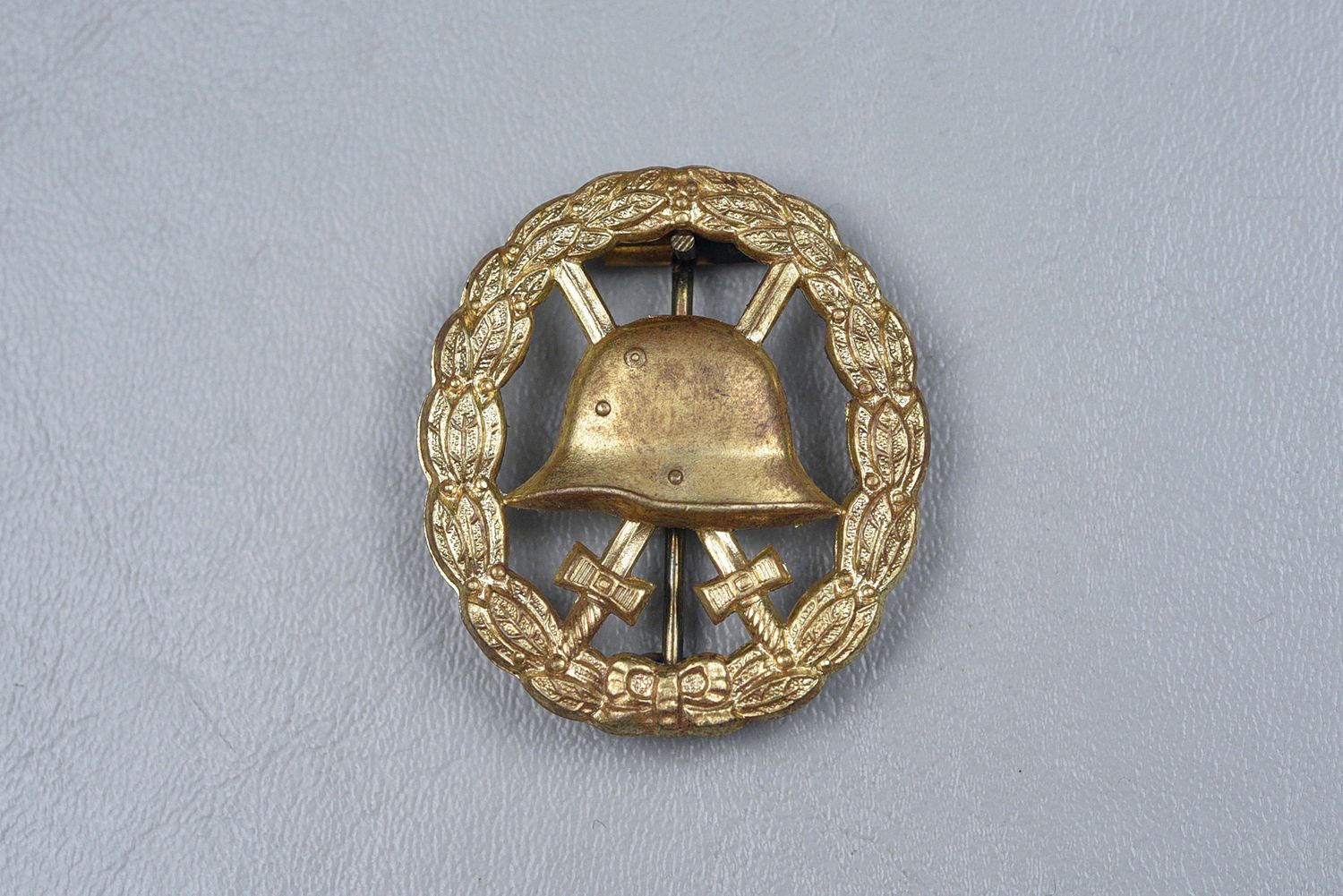 WWI GERMAN MODEL 1918 WOUND BADGE IN GOLD - CUT OUT TYPE