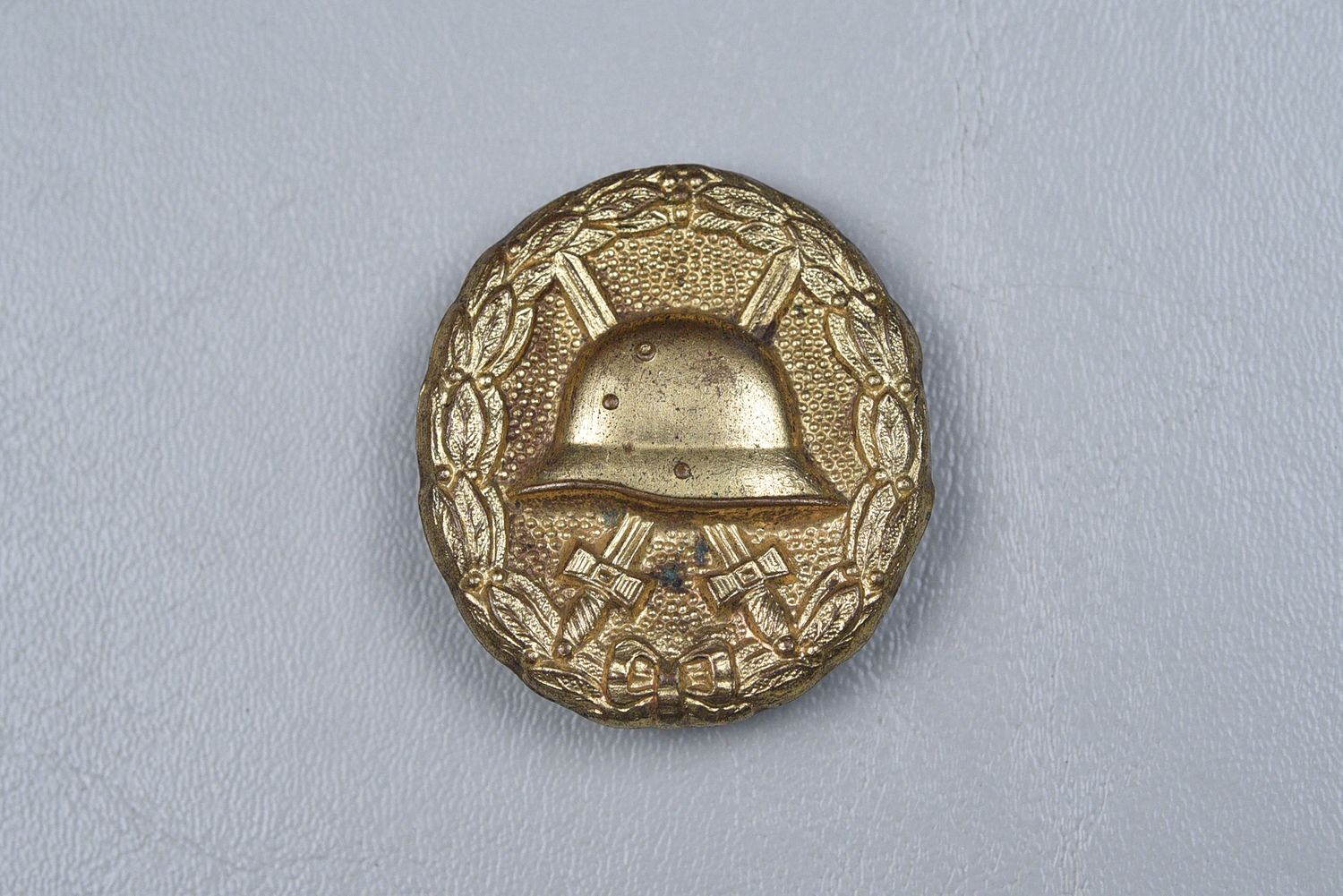 WWI GERMAN MODEL 1918 WOUND BADGE IN GOLD – NEAR MINT