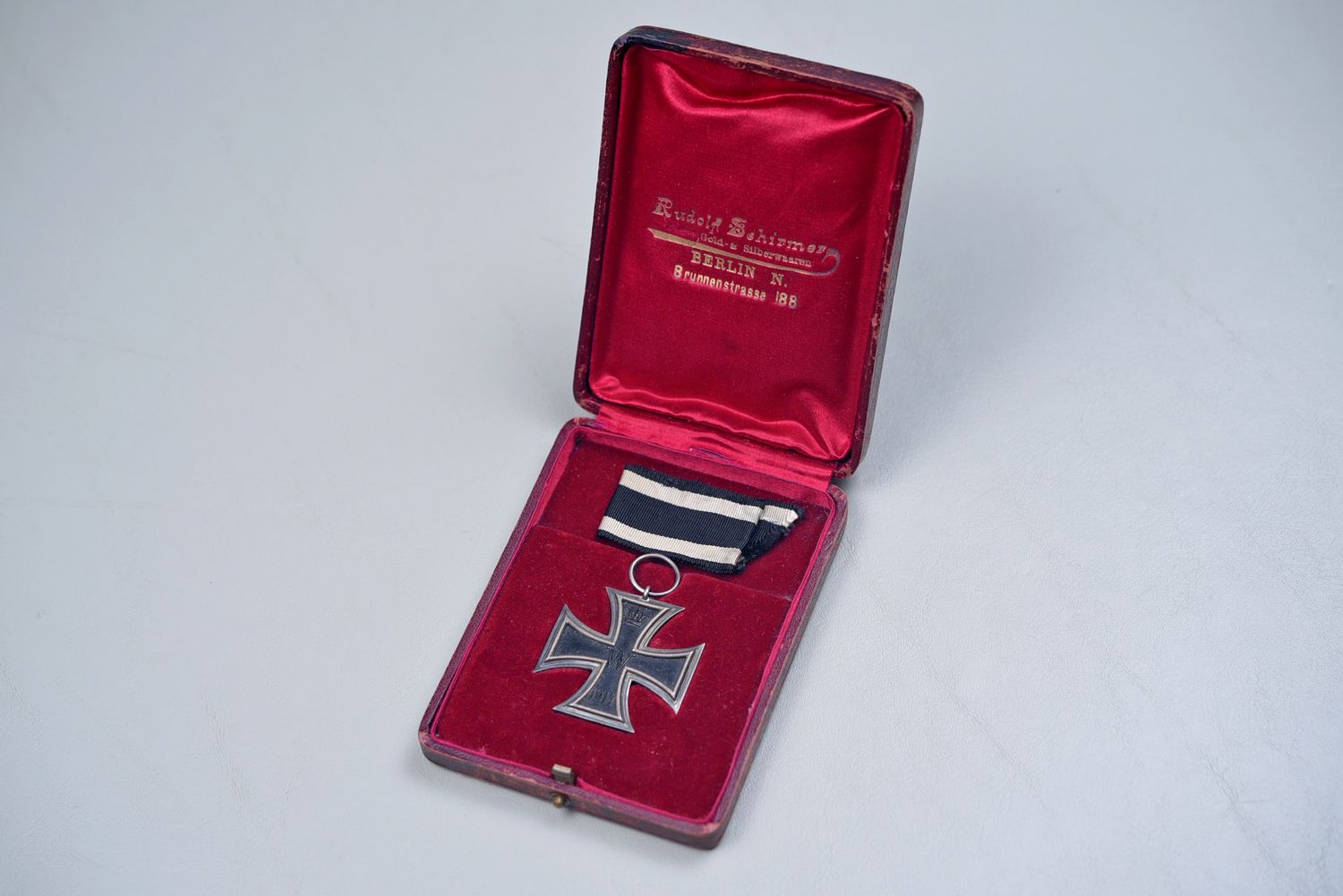 WWI GERMAN 1914 IRON CROSS 2nd CLASS IN PRESENTATION IN MARKED CASE