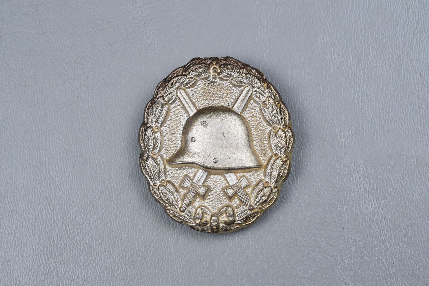WWI GERMAN MODEL 1918 WOUND BADGE IN SILVER – NEAR MINT, FROSTED FINISH